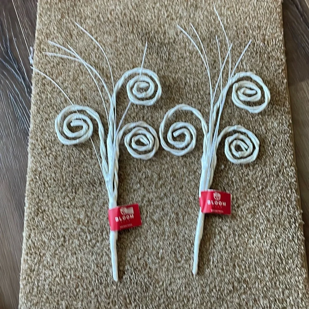 2 Bloom Room White Holiday Picks